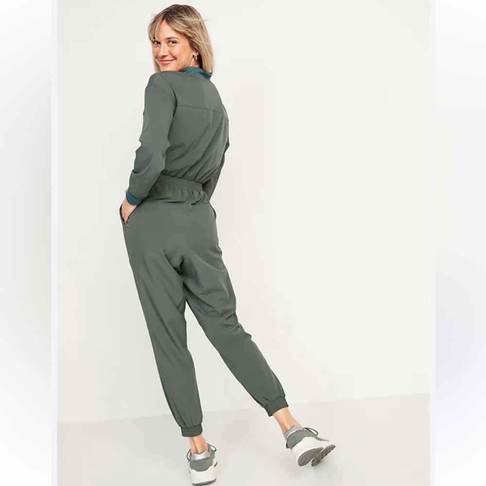 OLD NAVY ACTIVE STRETCHTECH ZIP BOMBER JUMPSUIT ROMPER Women's Size Medium